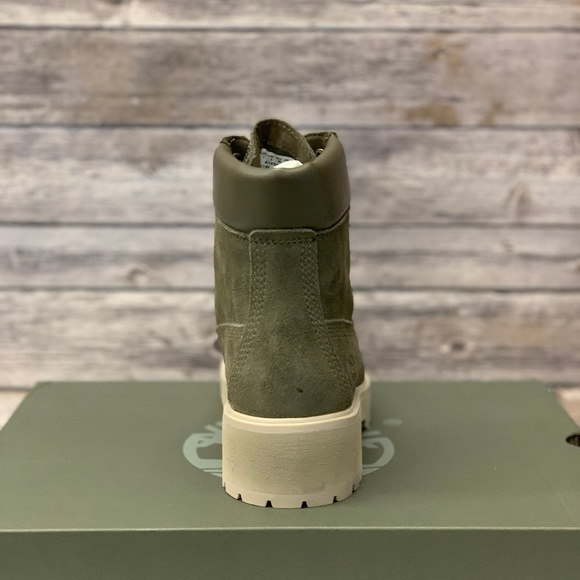 Timberland Women's 6 Inch Boots - Picture 2 of 7